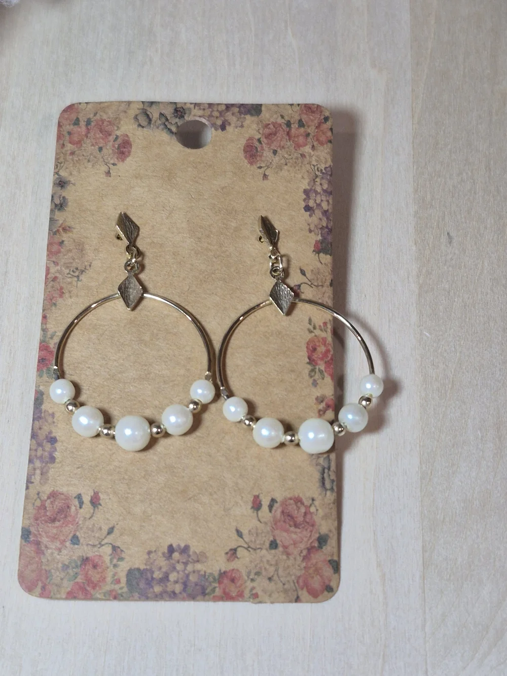 💛🤍NEW💛🤍 PRETTY!! Vintage Freshwater Pearl Gold Hoop Earrings